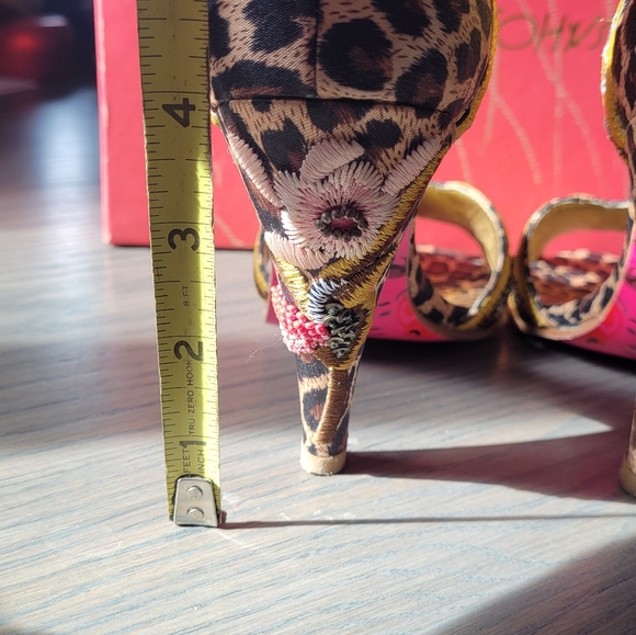 Betsey Johnson embroidered heels - Picture 12 of 14